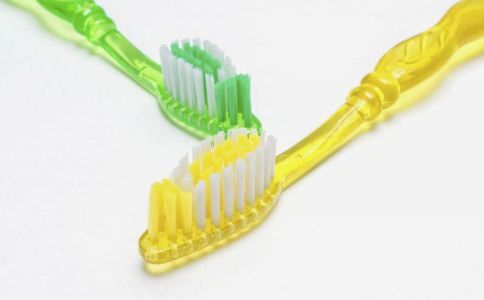 3个信号提醒你该换牙刷啦